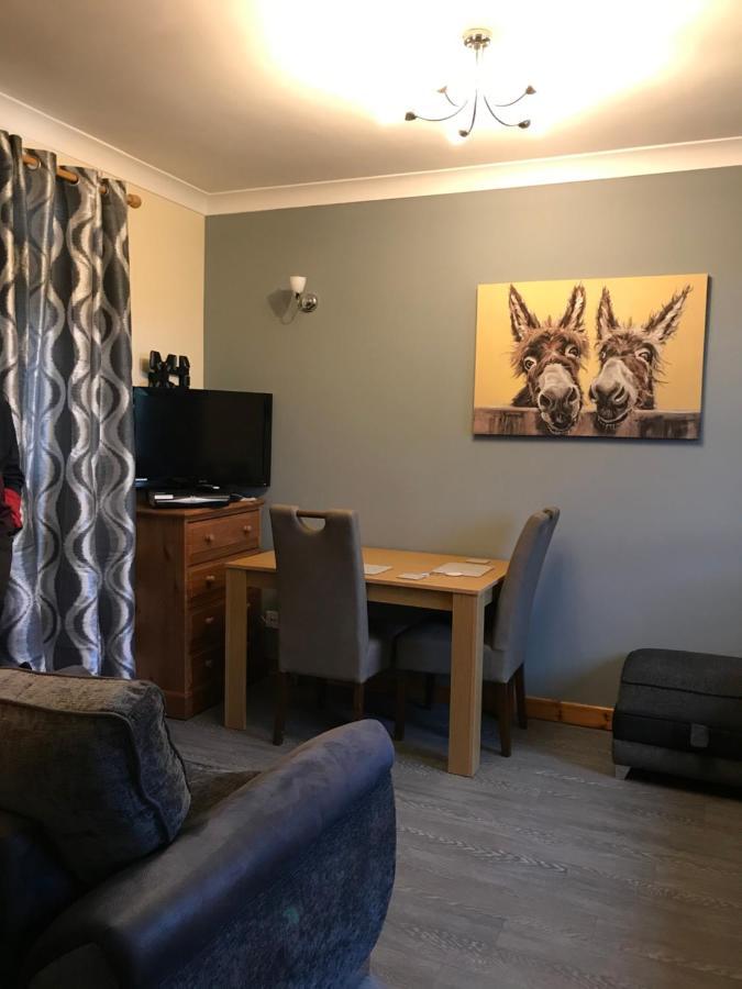 No 5 Newly Refurbished 4 Bedroom House Cononbridge Esterno foto