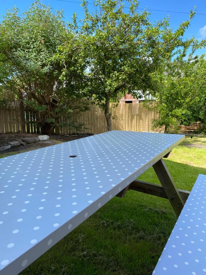No 5 Newly Refurbished 4 Bedroom House Cononbridge Esterno foto
