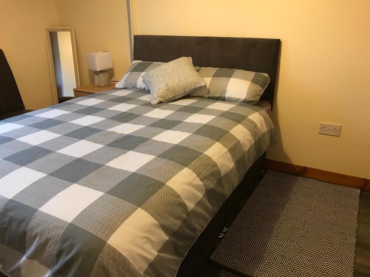 No 5 Newly Refurbished 4 Bedroom House Cononbridge Esterno foto