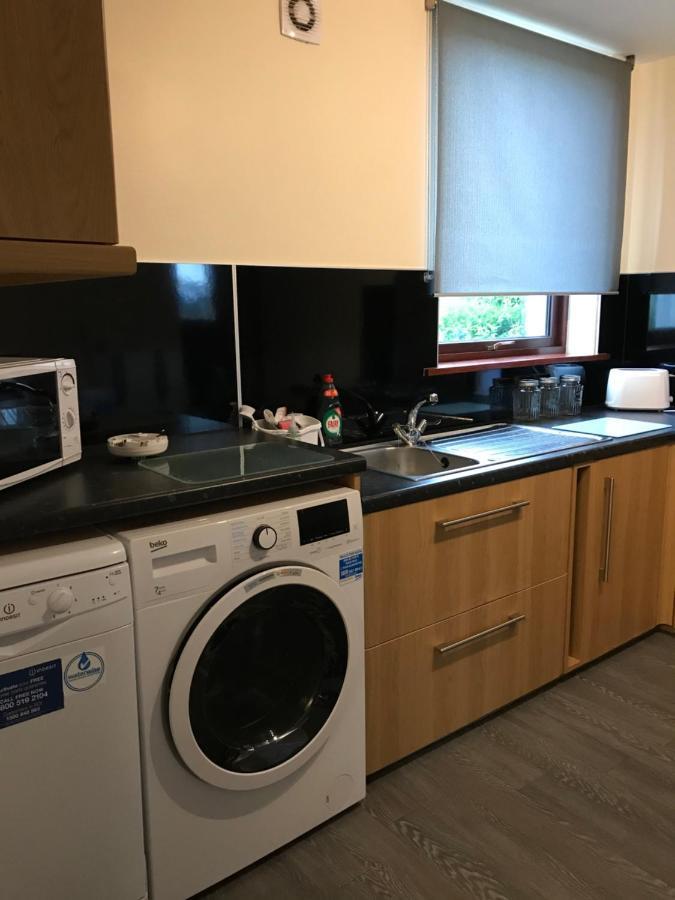 No 5 Newly Refurbished 4 Bedroom House Cononbridge Esterno foto