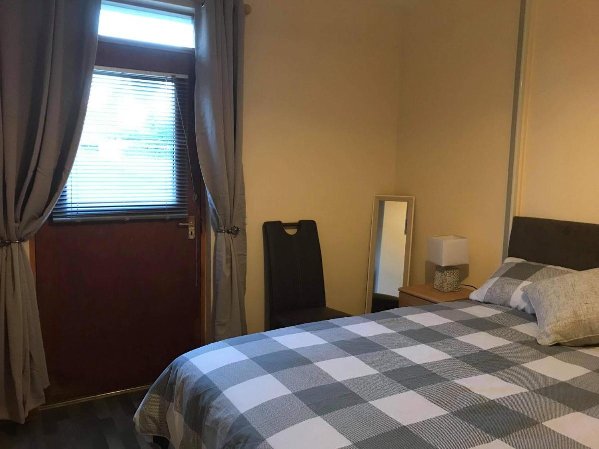 No 5 Newly Refurbished 4 Bedroom House Cononbridge Esterno foto